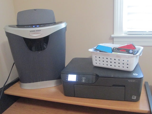 HP Deskjet 3520 Print/scan/Copy Wireless Printer and Black & Decker CC800 Shredder: both power on, Printer includes new replacement ink cartridges, Local Pickup Only