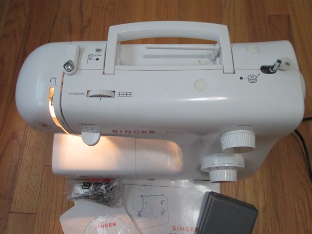 Singer Traditions Model 2250 Portable Sewing Machine - 3