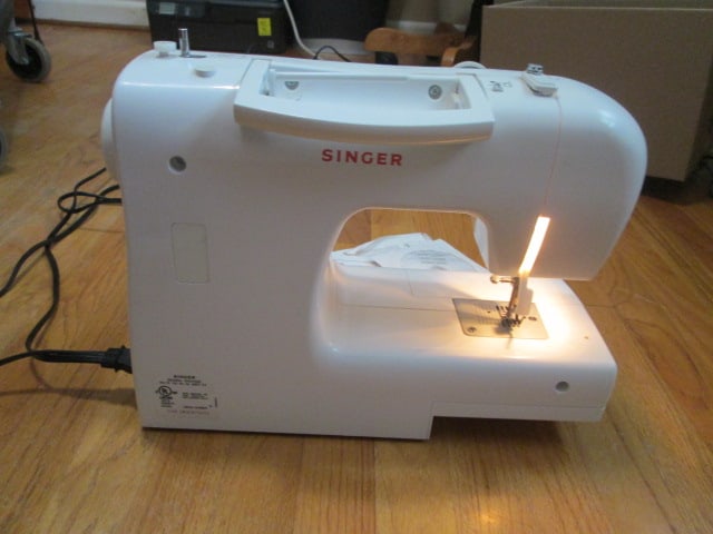 Singer Traditions Model 2250 Portable Sewing Machine - 4