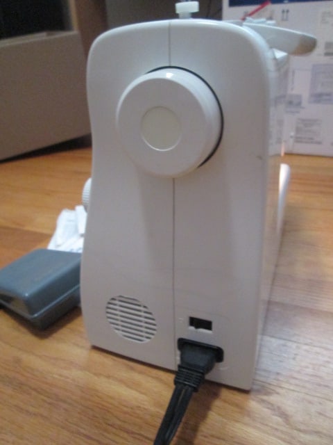 Singer Traditions Model 2250 Portable Sewing Machine - 6