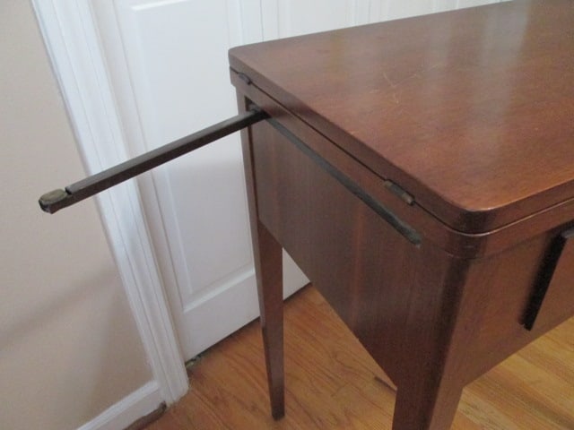 Vintage 1950's Singer Class 15 Straight-Stitch Sewing Machine in Mahogany Cabinet - 14