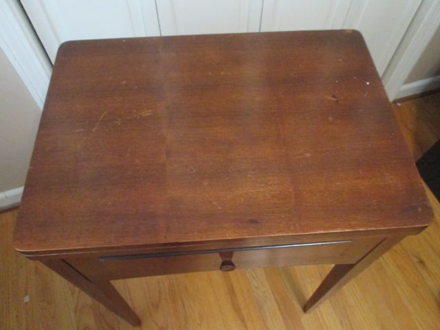 Vintage 1950's Singer Class 15 Straight-Stitch Sewing Machine in Mahogany Cabinet - 15