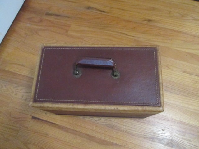 Vintage 1950's Singer Class 99 Portable Straight-Stitch Sewing Machine - 10