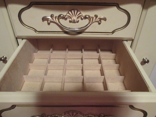 Midcentury Dixie French Provincial Jewelry Armoire - 11