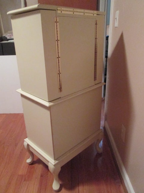 Midcentury Dixie French Provincial Jewelry Armoire - 7