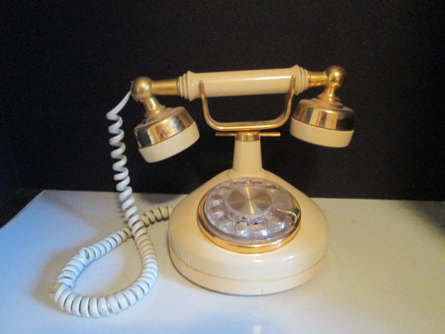 Vintage Western Electric Rotary Dial Princess Phone (1 of 6)