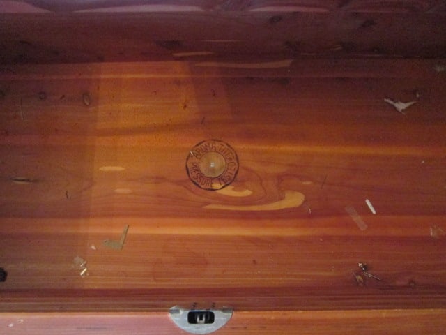 Vintage Lane Mahogany Cedar Lined Blanket Chest - 11