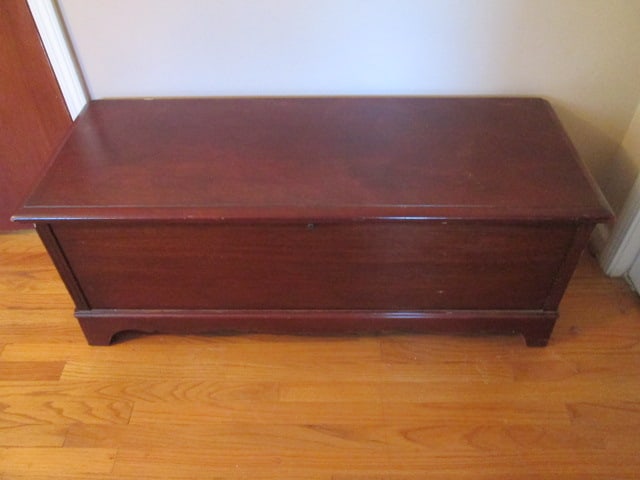 Vintage Lane Mahogany Cedar Lined Blanket Chest - 2