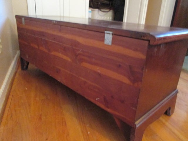 Vintage Lane Mahogany Cedar Lined Blanket Chest - 5