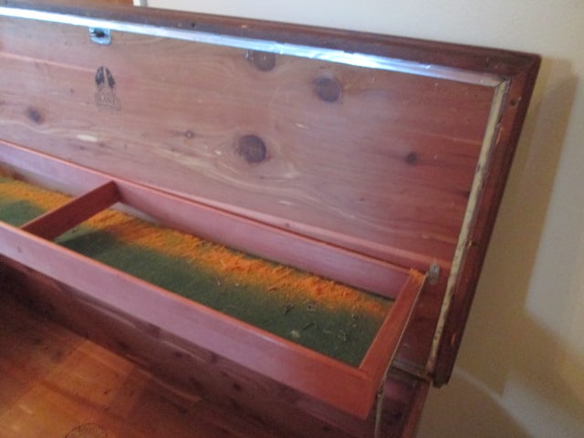 Vintage Lane Mahogany Cedar Lined Blanket Chest - 8