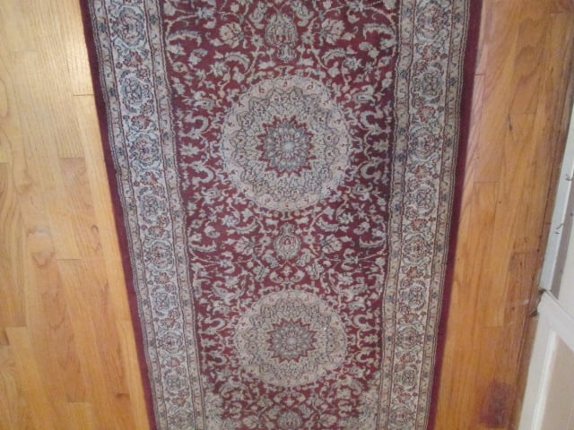 Burgundy/Beige Border Runner - 3