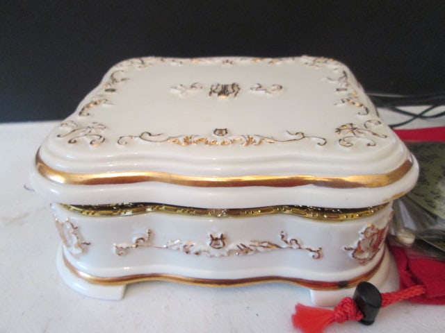 Musical Bisque Porcelain Nativity Scene and Mr. Christmas Jewel Box Symphonium Player - 6