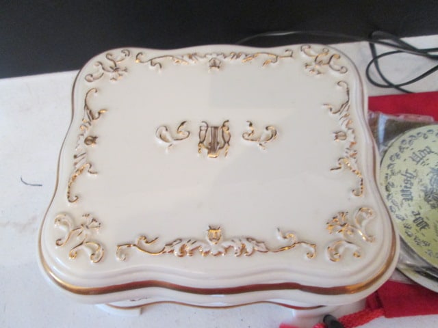 Musical Bisque Porcelain Nativity Scene and Mr. Christmas Jewel Box Symphonium Player - 7