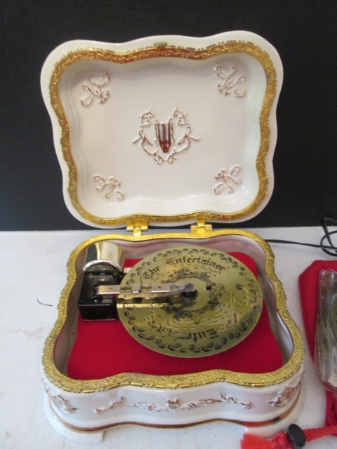 Musical Bisque Porcelain Nativity Scene and Mr. Christmas Jewel Box Symphonium Player - 8