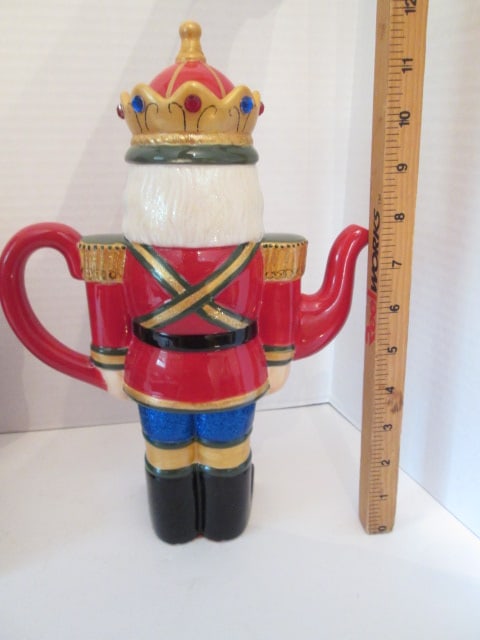 fib Burton & Burton Nutcracker Cookie Jar and Hot Chocolate Pot - 4