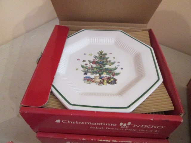 Nikko Christmastime Classic Collection Dinner Ware - 12