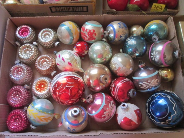Grouping of Vintage Mixed Mercury Glass and Indented Reflector Ornaments (1 of 7)