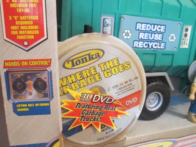 1991 Hasbro Tonka Mighty Motorized Garbage Truck in Original Box - 4