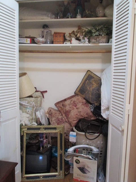 Closet Contents-Framed Prints, Bedding, Hamper, Pillows, Lamps, Blankets, Comforter,: Figurines, Digital TV Antennas, Table Cloths, etc. See all pictures and preview, Bring Boxes/Bags, Local Pickup Only