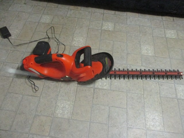 Black & Decker 18V 22" Hedge Trimmer, Two Batteries and Charger: Model NHT518, charges and works, Local Pickup Only