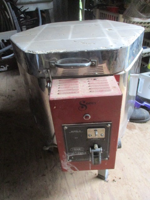Seeley's Model K Ceramics/Pottery Kiln: Model SOK119, Serial #11896, untested did not have power in building, includes stand, Local Pickup Only