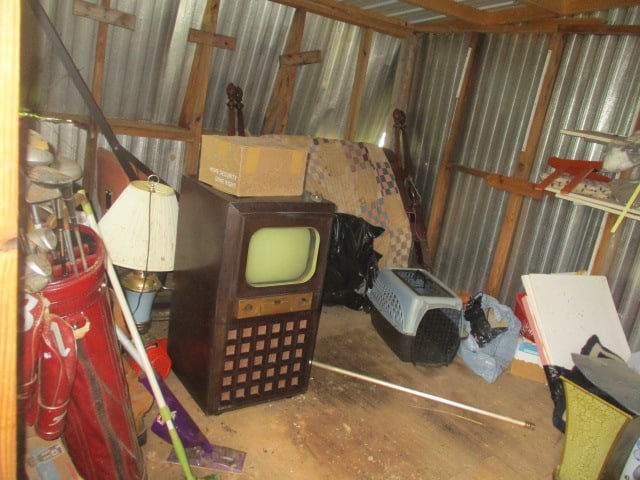 Contents of Backyard Storage Building-Mahogany Full Size 4 Poster Bed, Small Appliances,: Vintage 1950's Console Television, Pet Carrier, Hair Salon Chair, Wood Stool, Golf Bag and Clubs, etc. Does Not Include Kiln, See all pictures and preview, Take What You Want, Local Pickup Only