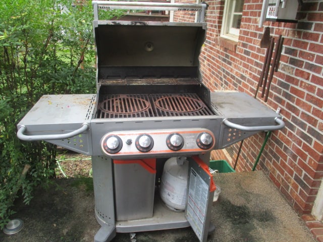Stok Quattro Stainless Steel 4 Burner Gas Grill with Propane Tank: Model SGP 4033N, has wheels, one door needs to be reattached, Local Pickup Only