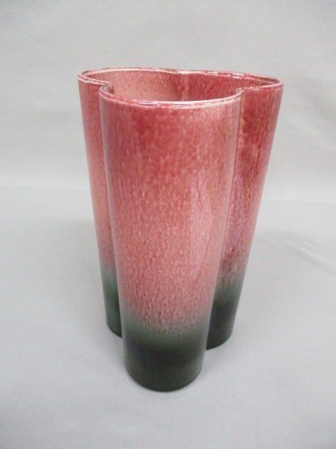 Hull Pottery #110 "Trefoil" Cloverleaf Vase 5.5" x 9.5": Has small paint scrape at top - See All Pictures
