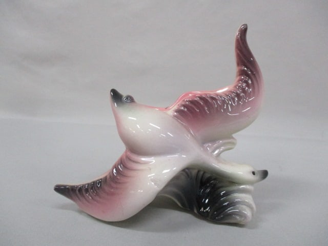 Hull Pottery #67 Flying Goose Wall Pocket/Planter 7" x 6.5": .