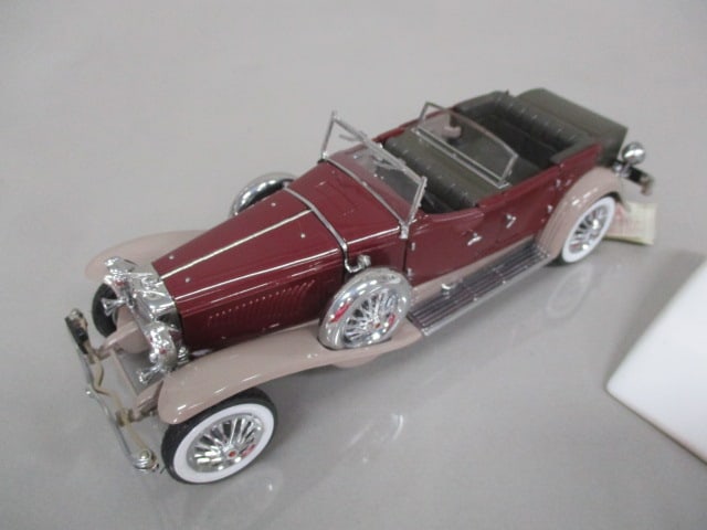 Franklin Mint 1930 Duesenberg J Derham Diecast Model 1:24 Scale - 2