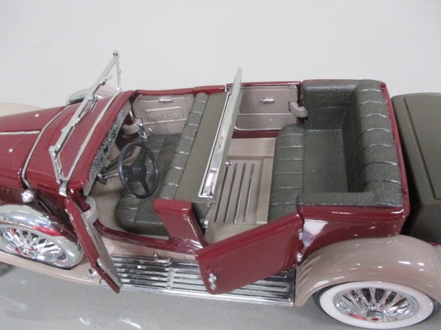 Franklin Mint 1930 Duesenberg J Derham Diecast Model 1:24 Scale - 3