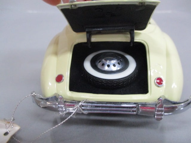 Franklin Mint 1937 Cord 812 Phaeton Coupe Diecast Model 1:24 Scale - 10