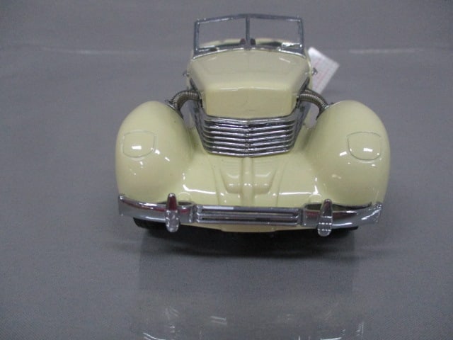 Franklin Mint 1937 Cord 812 Phaeton Coupe Diecast Model 1:24 Scale - 5