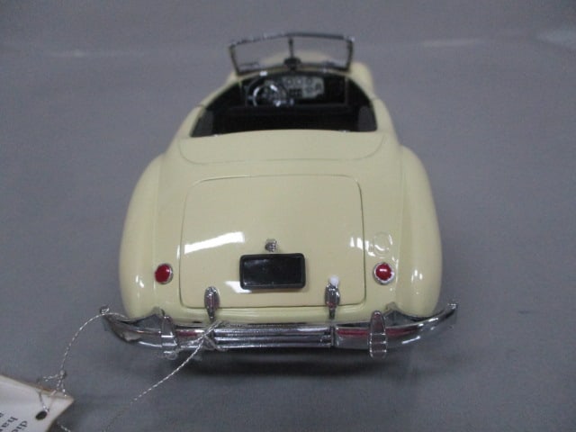 Franklin Mint 1937 Cord 812 Phaeton Coupe Diecast Model 1:24 Scale - 9