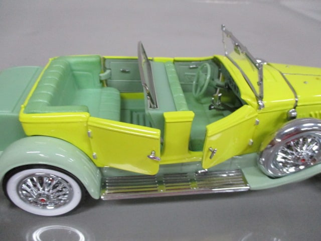 Franklin Mint 1930 Duesenberg J Derham Diecast Model 1:24 Scale - 10