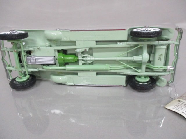 Franklin Mint 1930 Duesenberg J Derham Diecast Model 1:24 Scale - 12