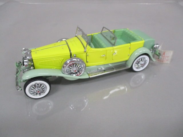 Franklin Mint 1930 Duesenberg J Derham Diecast Model 1:24 Scale: .