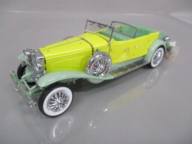 Franklin Mint 1930 Duesenberg J Derham Diecast Model 1:24 Scale - 2