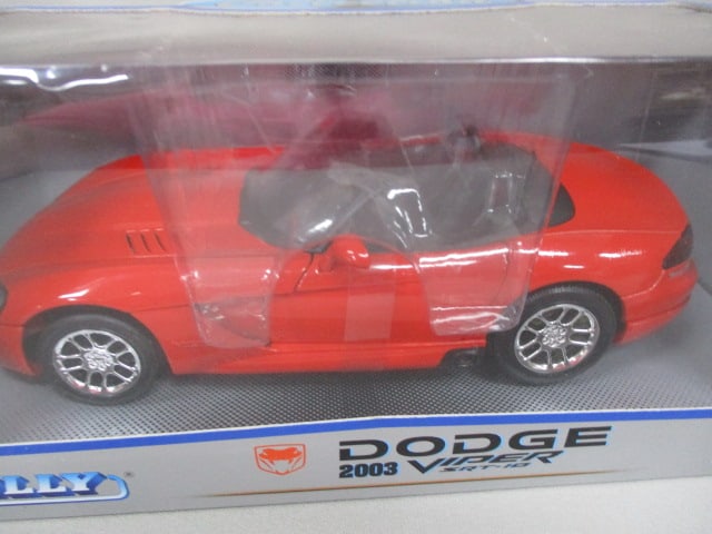 2 Diecast Collectibles Welly 2003 Dodge Viper 1:24 Scale - 3