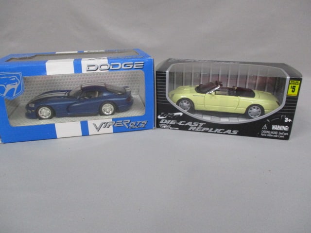 2 Diecast Collectible Cars Motor Max 2002 Ford Thunderbird 1:24 Scale: Brookfield 1995 Dodge Viper 1:24 Scale New Old Stock