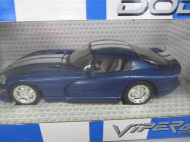 2 Diecast Collectible Cars Motor Max 2002 Ford Thunderbird 1:24 Scale - 5