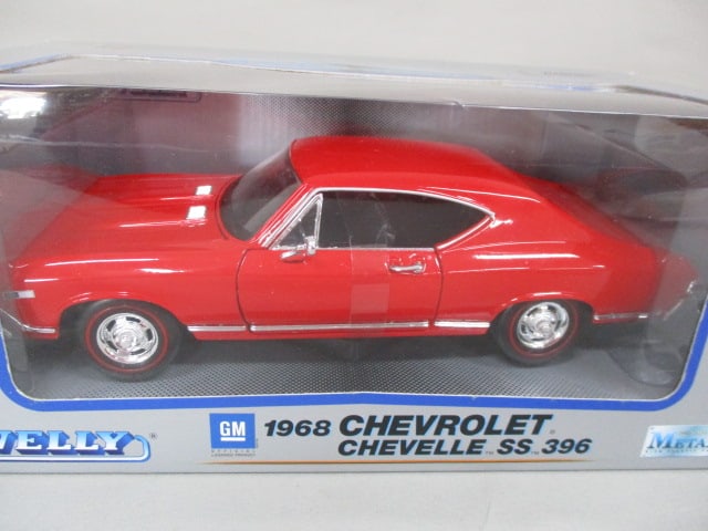 2 Welly Diecast Collectible Cars 1968 Chevrolet Camaro Z28 1:24 Scale - 2