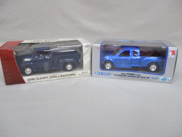 2 Diecast Collectible Trucks Motor Max 1956 Ford F-100 Pickup Truck 1:24: Welly 1999 Ford F150 Flareside Super Cab Pickup Truck 1:24 Scale New Old Stock