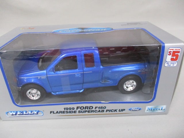 2 Diecast Collectible Trucks Motor Max 1956 Ford F-100 Pickup Truck 1:24 - 4