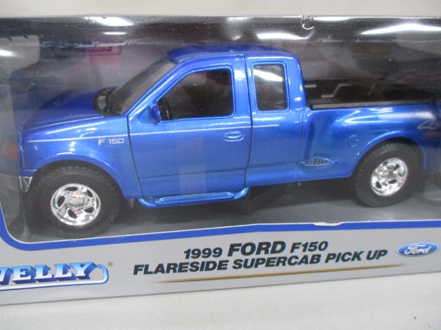 2 Diecast Collectible Trucks Motor Max 1956 Ford F-100 Pickup Truck 1:24 - 5