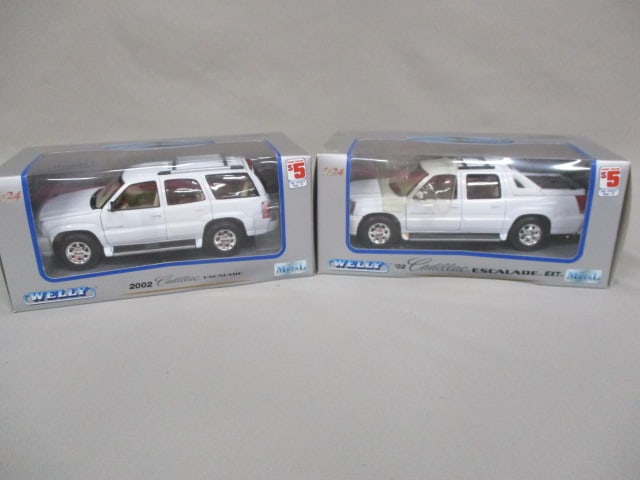 2 Welly Diecast Collectible Cars 2002 Cadillac Escalade EXT 1:24 Scale (1 of 5)