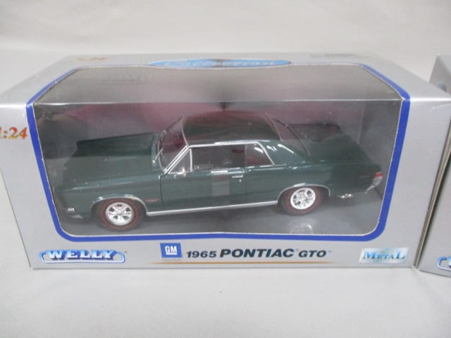 2 Welly Diecast Collectible Cars 1965 Pontiac GTO 1:24 Scale - 4