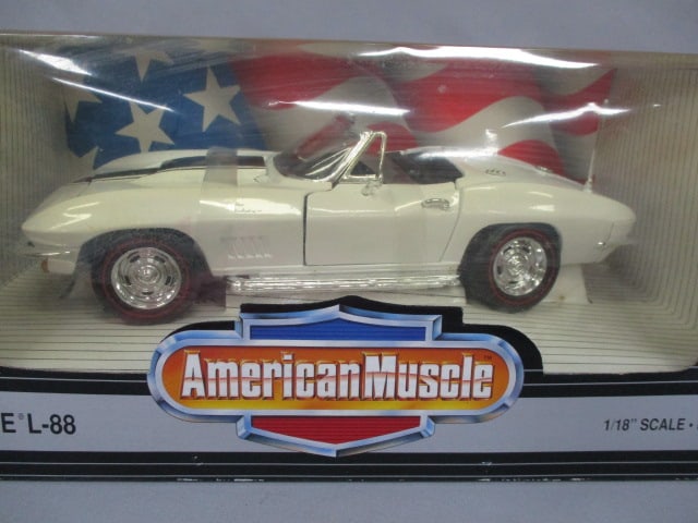 Ertl American Muscle Diecast 1967 Corvette L-88 Model Car - 2