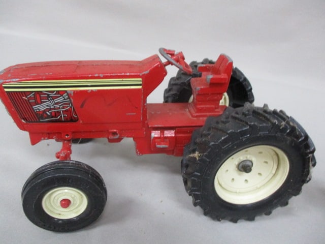 2 Farm Tractors International Harvester Diecast Tractor - 4