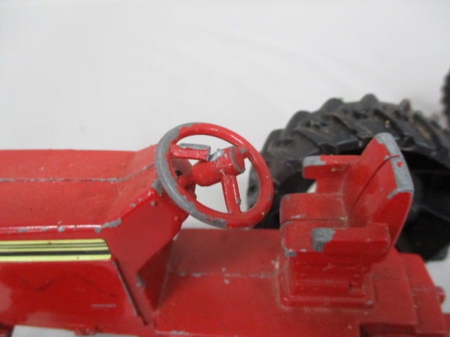2 Farm Tractors International Harvester Diecast Tractor - 5